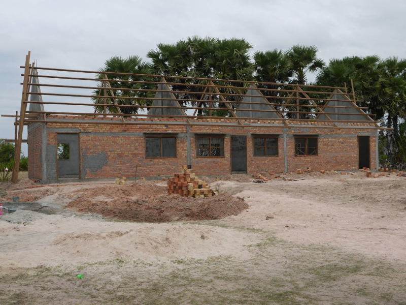 建設中の手作りの学校
