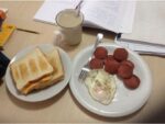 朝食を食べながら勉強