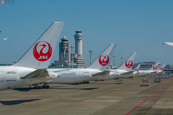 空港に並ぶ6機のJAL旅客機